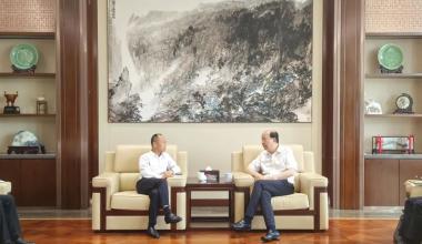 ג'אנג שיקיאן, נשיא סניף ג'יאשינג של הבנק התעשייתי והמסחרי של סין, מבקר בטונגקון למחקר